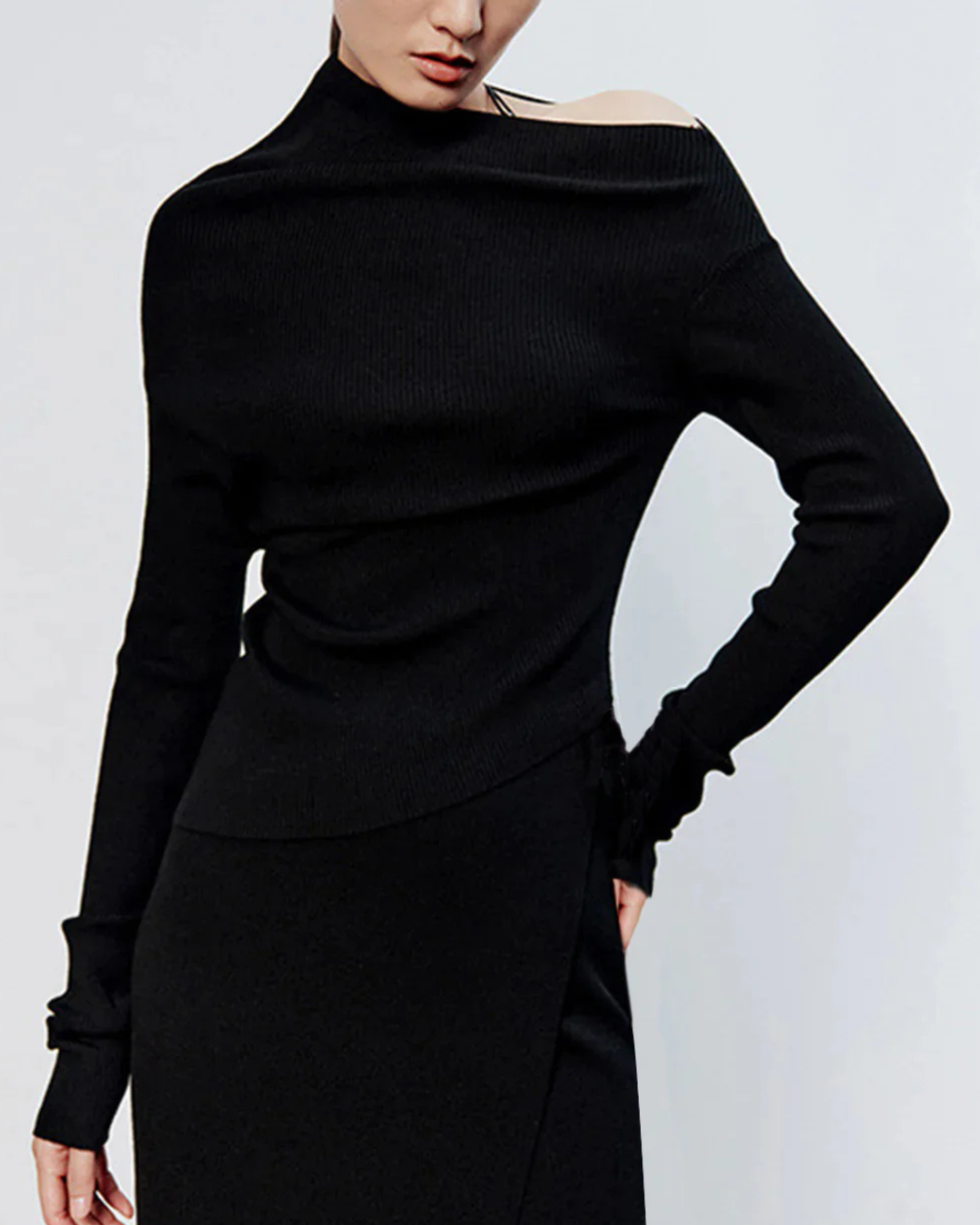 Blusa de Malha de Manga Comprida com Decote Assimétrico