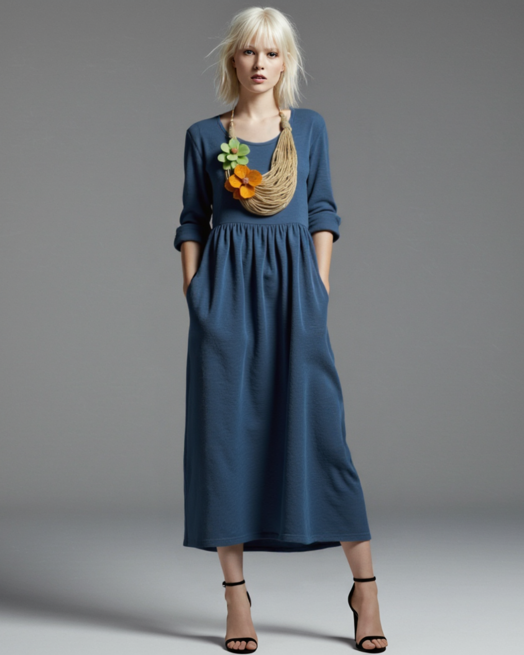 Vestido longo de linho com gola redonda e bolsos