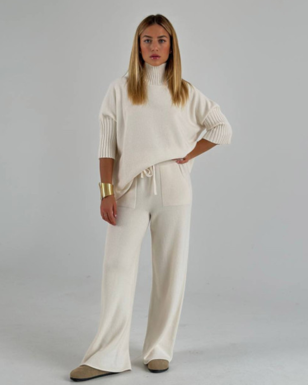 Conjunto de Malha para Mulher com Mangas a Três Quartos e Design Elegante