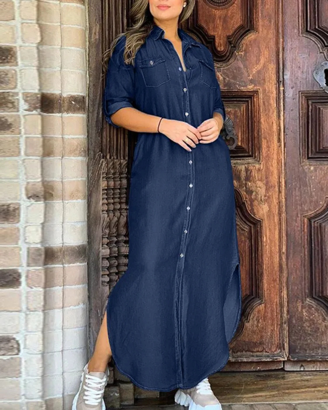 Vestido informal com abertura e botões para mulher