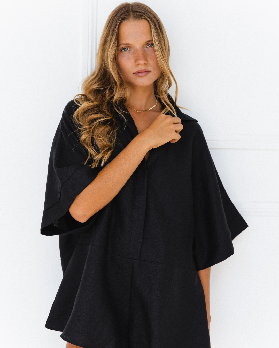 Macacão de Linho com Mangas Largas e Design Solto para um Estilo Fresco e Elegante