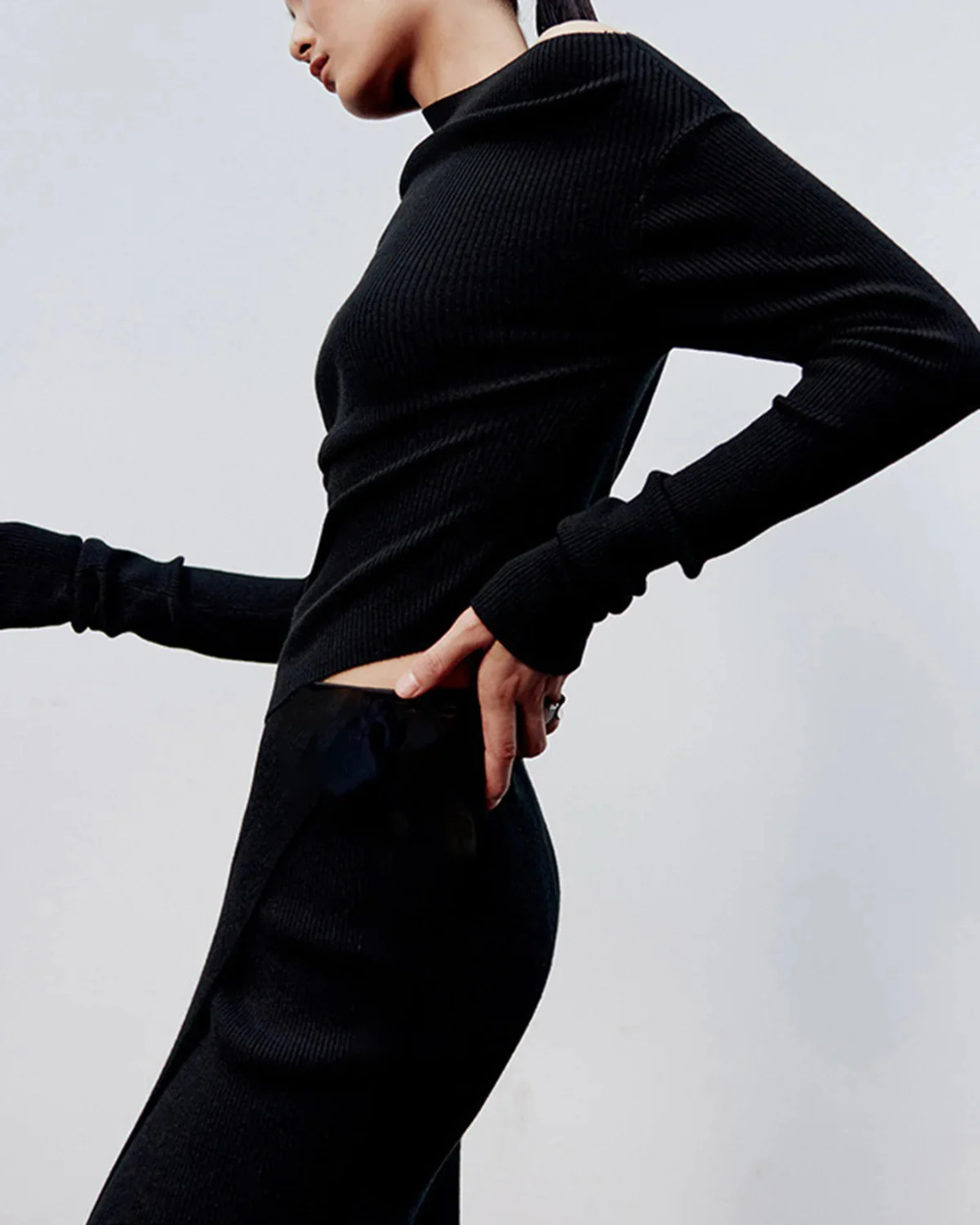 Blusa de Malha de Manga Comprida com Decote Assimétrico