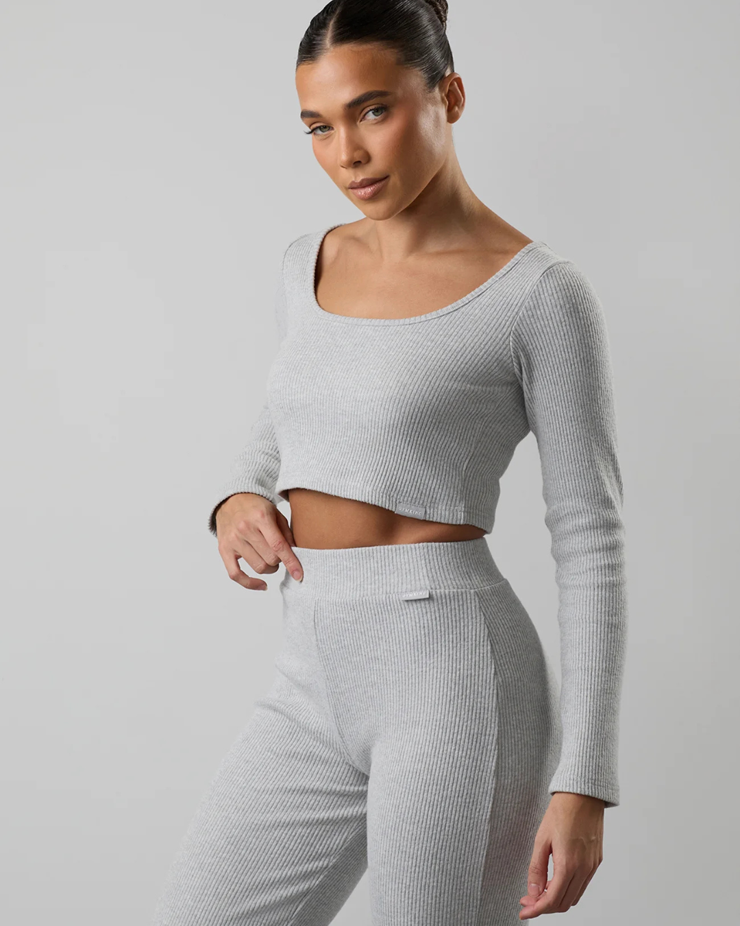 Conjunto de Manga Comprida com Decote Quadrado e Calças com Abertura