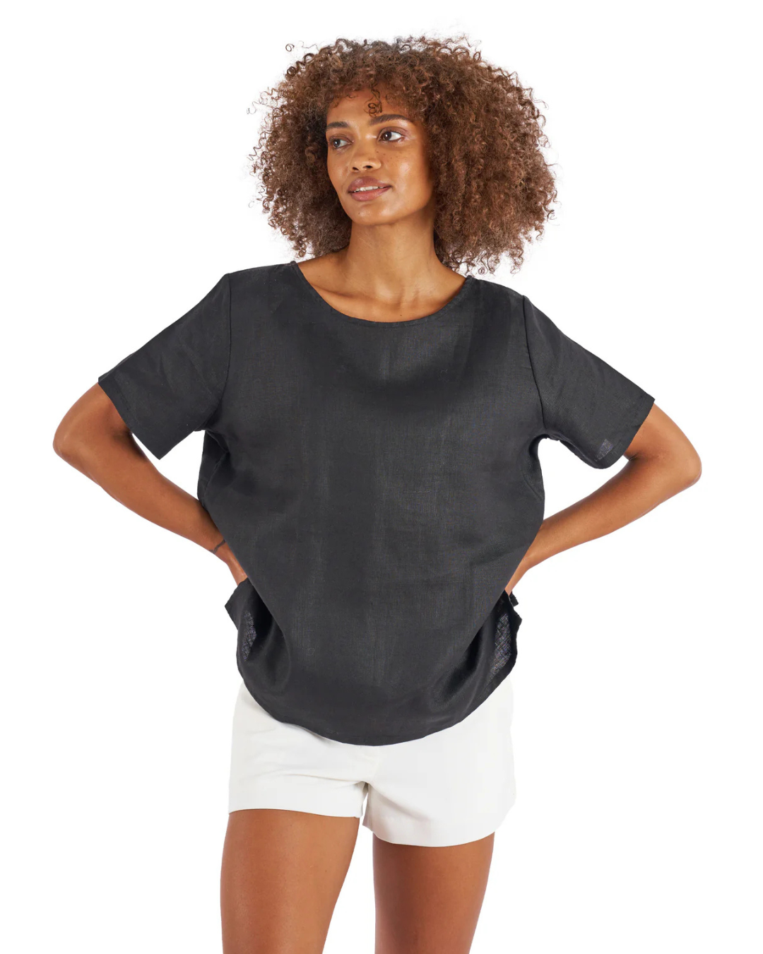 Blusa de Linho em Cor Natural com um Design Solto e Mangas Curtas