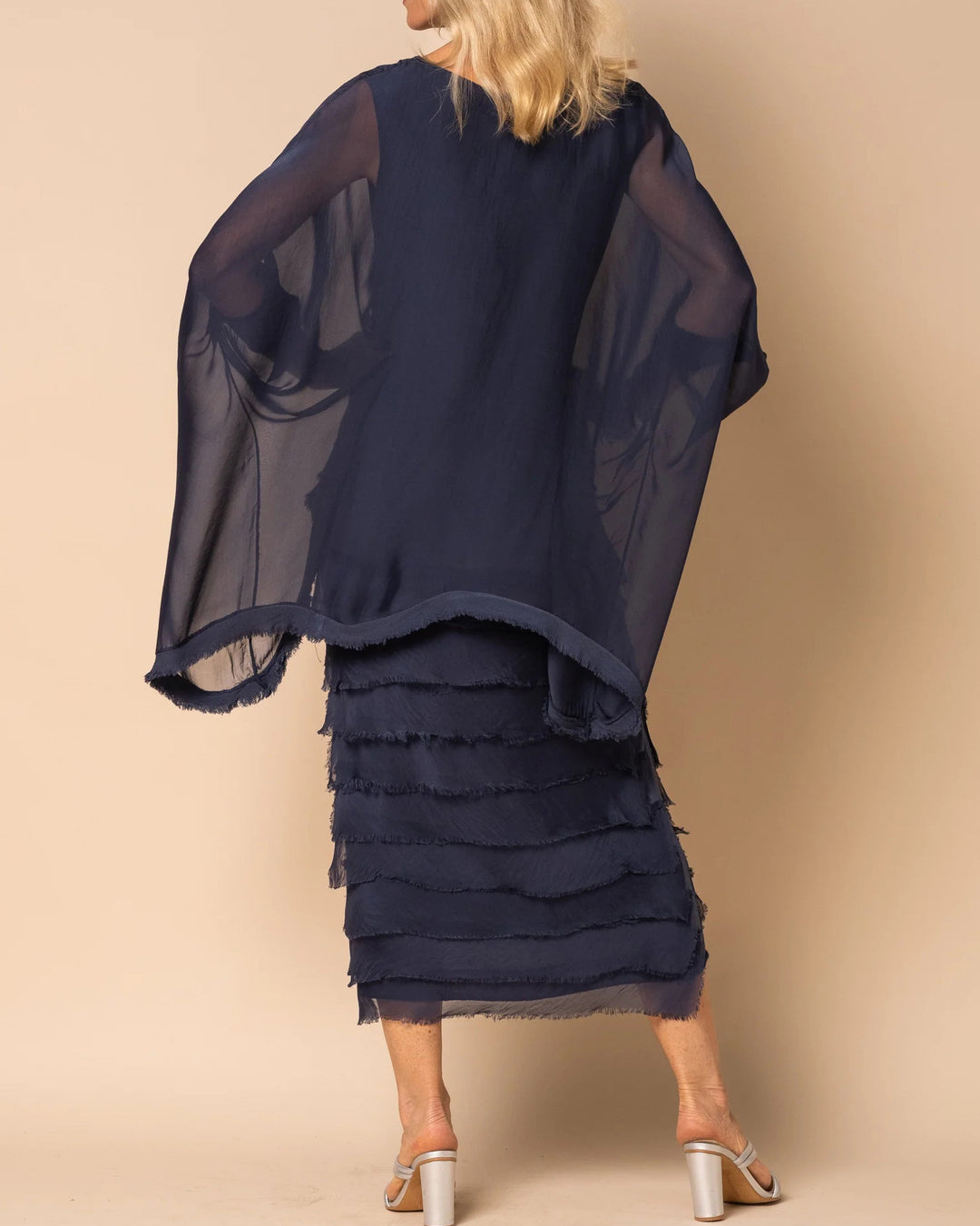 Vestido com Mangas Largas e Saia com Folhos