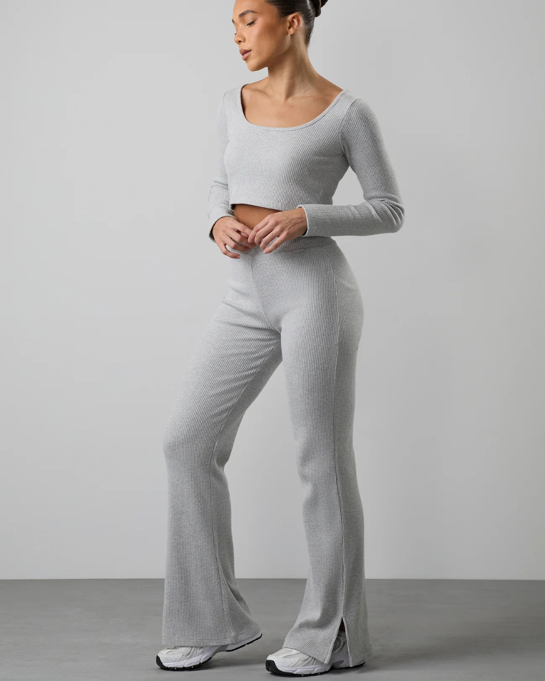 Conjunto de Manga Comprida com Decote Quadrado e Calças com Abertura