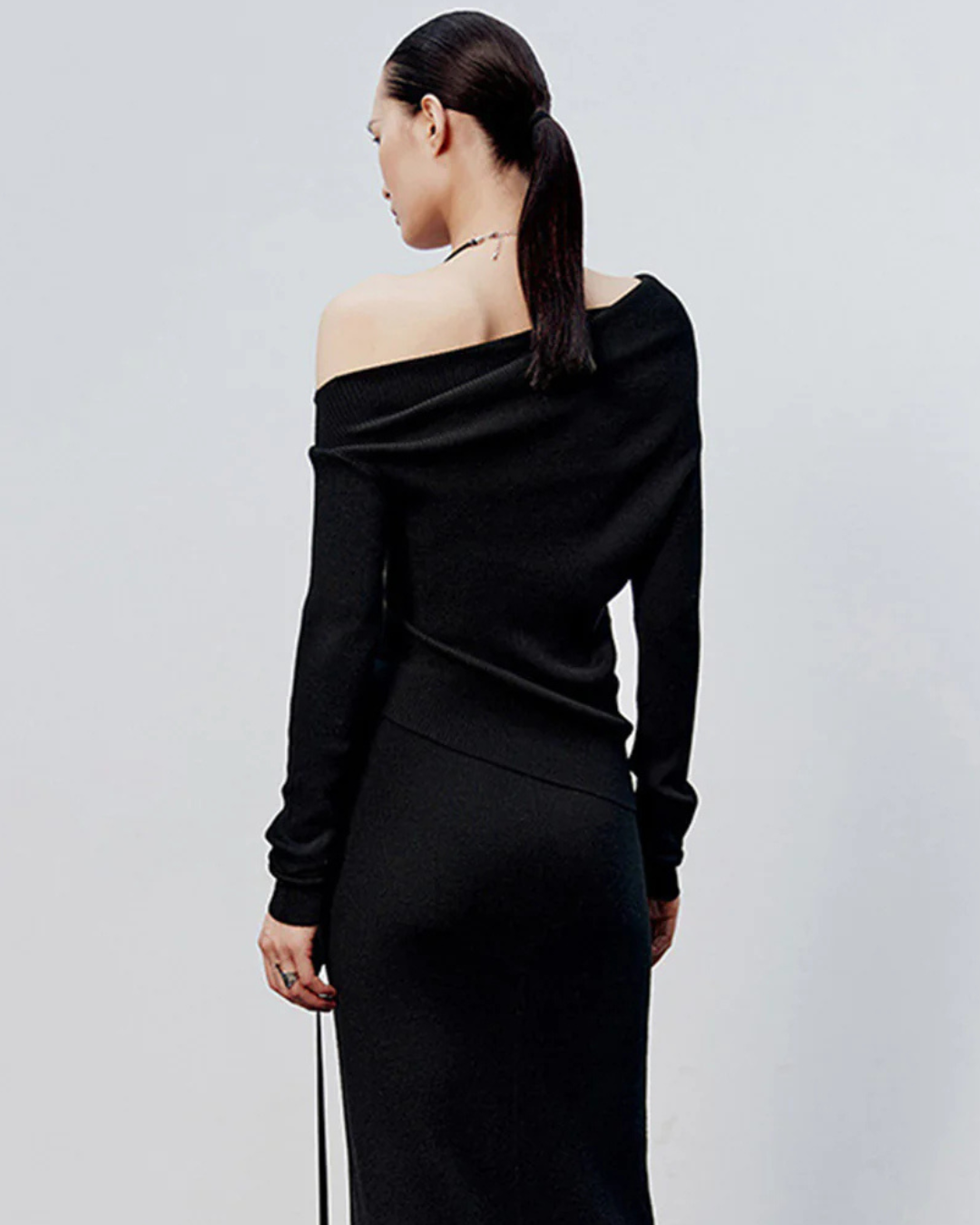 Blusa de Malha de Manga Comprida com Decote Assimétrico