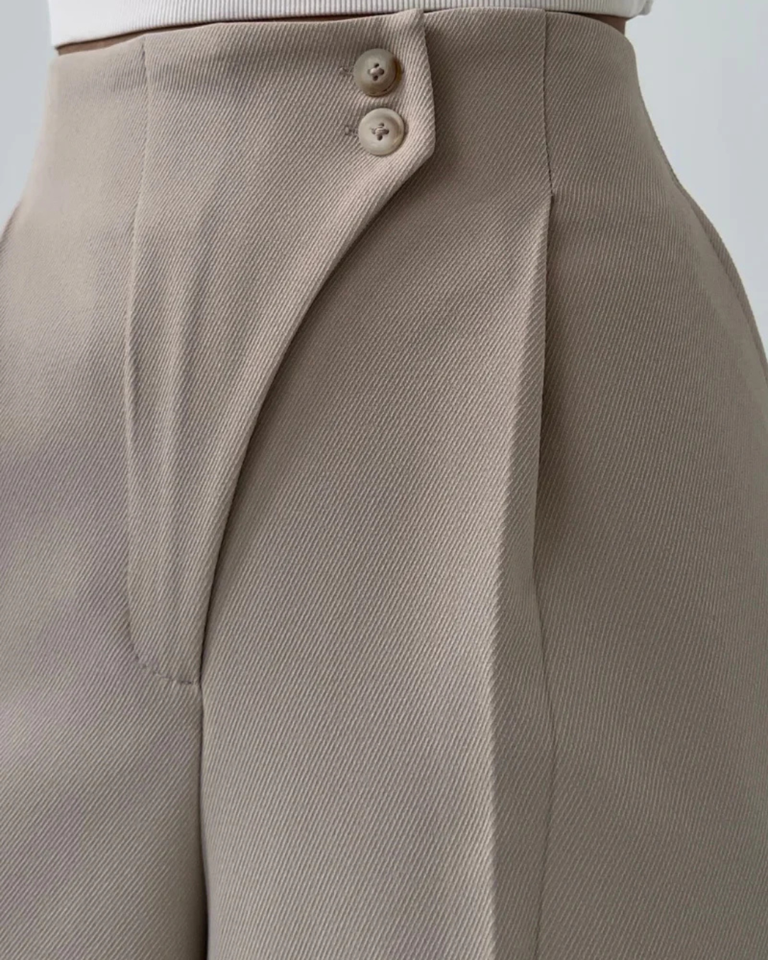 Calças elegantes de cintura alta para mulher