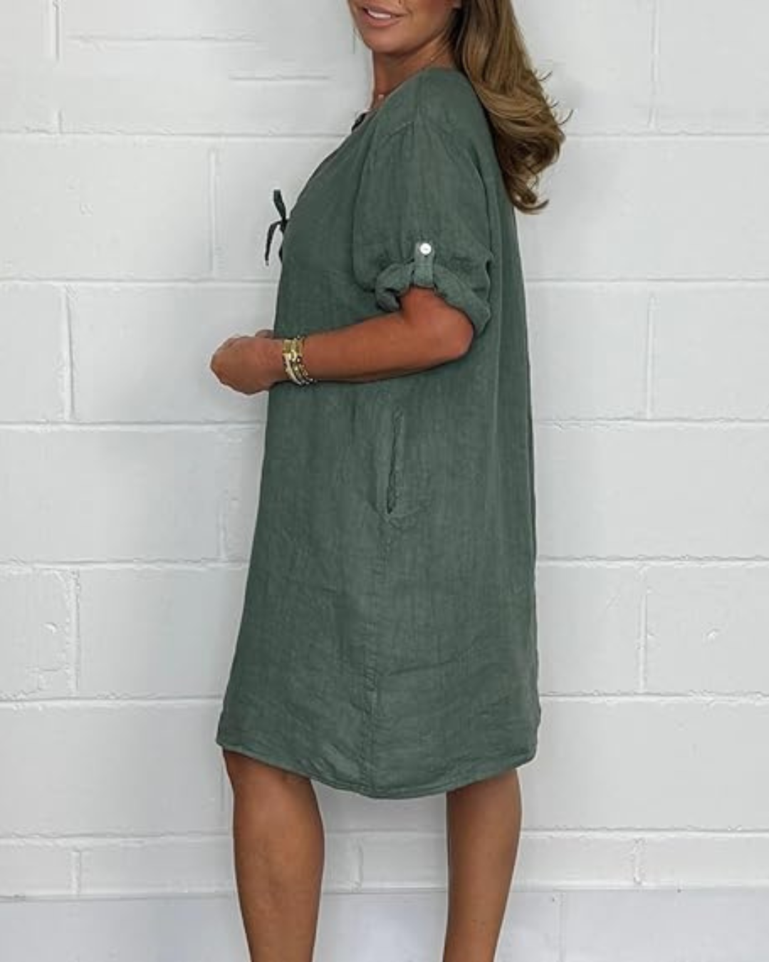 Vestido de linho com mangas compridas e botões elegantes