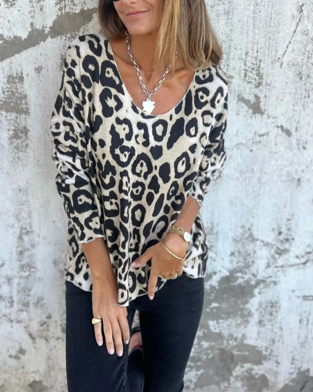 Blusa Elástica para Mulher com Estampado Animal e Decote Redondo