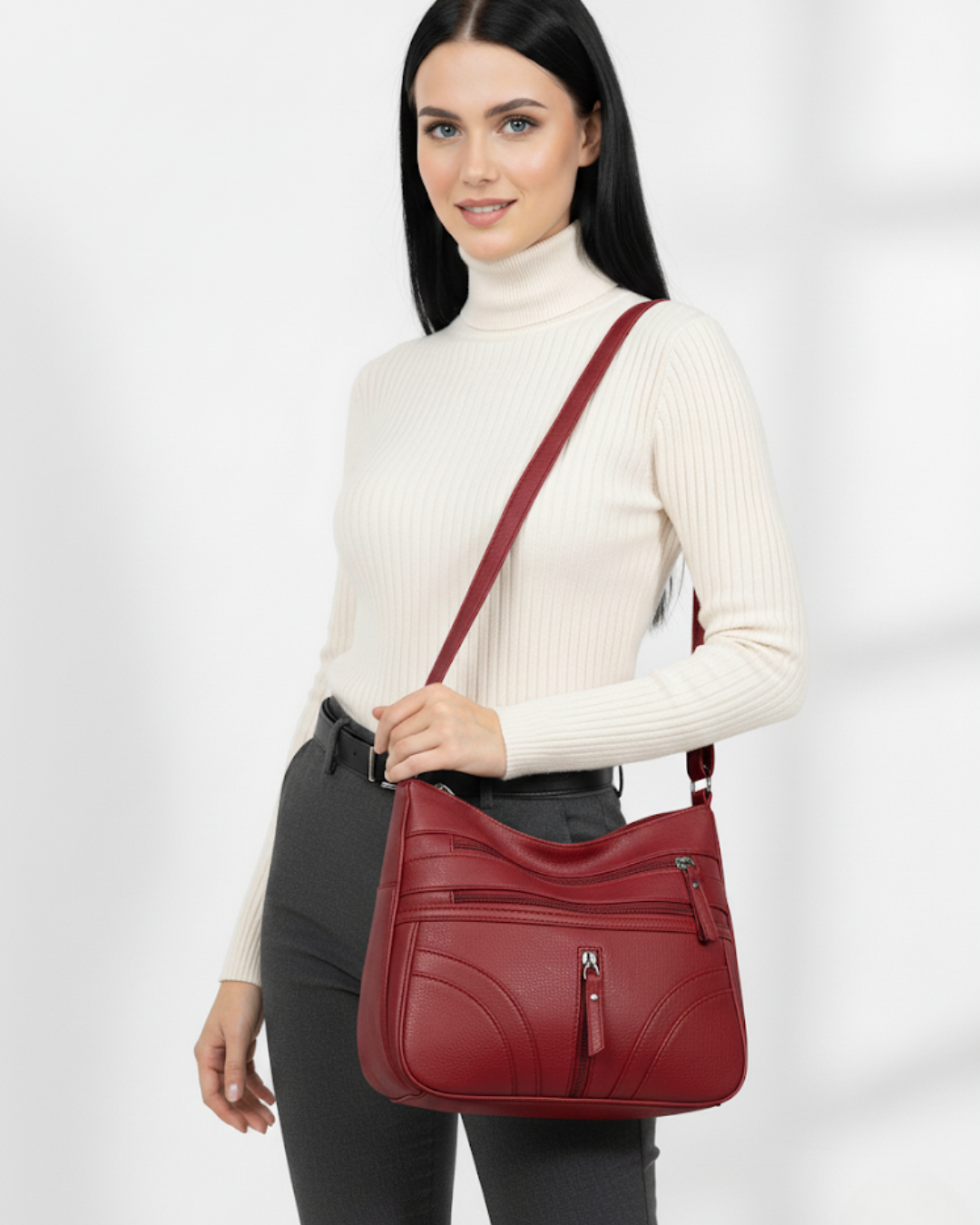 Bolsa com vários compartimentos e textura suave