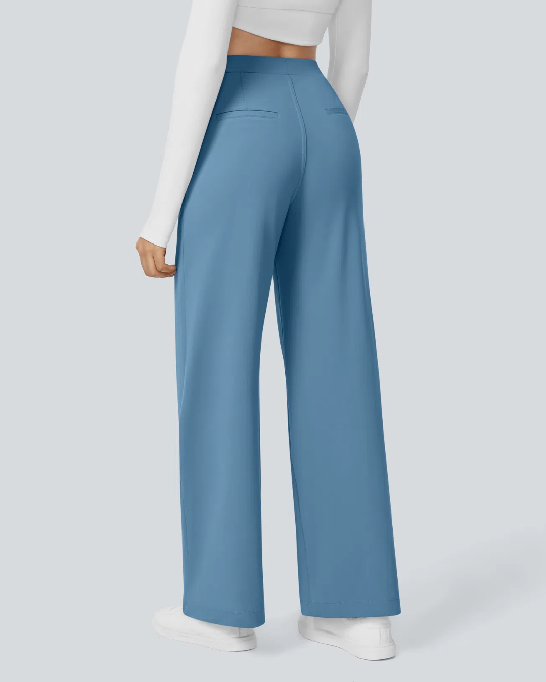 Calças largas em tecido elástico com um corte confortável e um estilo versátil