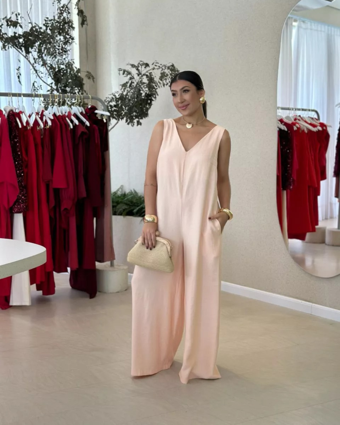 Macacão casual feminino com decote em V