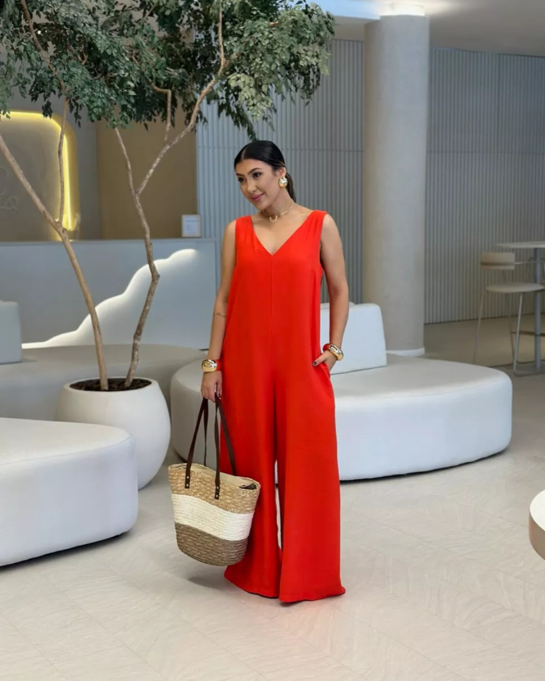 Macacão casual feminino com decote em V