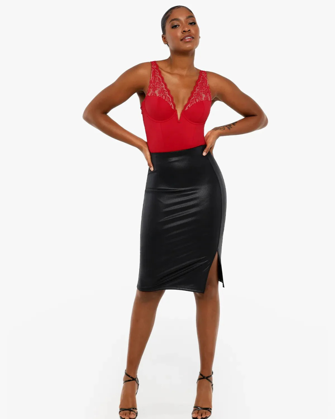 Body Modelador com Decote em V Profundo e Inserção de Renda