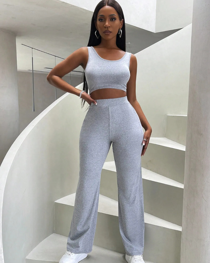 Conjunto desportivo de duas peças com camisola e calças