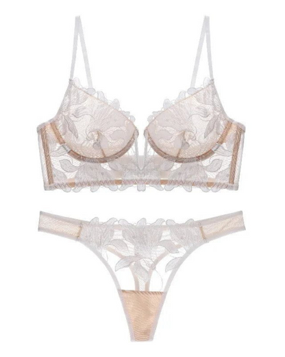 Conjunto de Lingerie em Renda Floral com Sutiã de Copa Estruturada e Tanga a Combinar