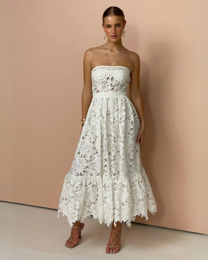 Vestido de renda elegante sem alças