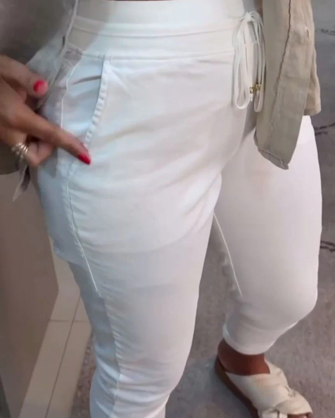 Calças largas com ajuste elástico para mulher