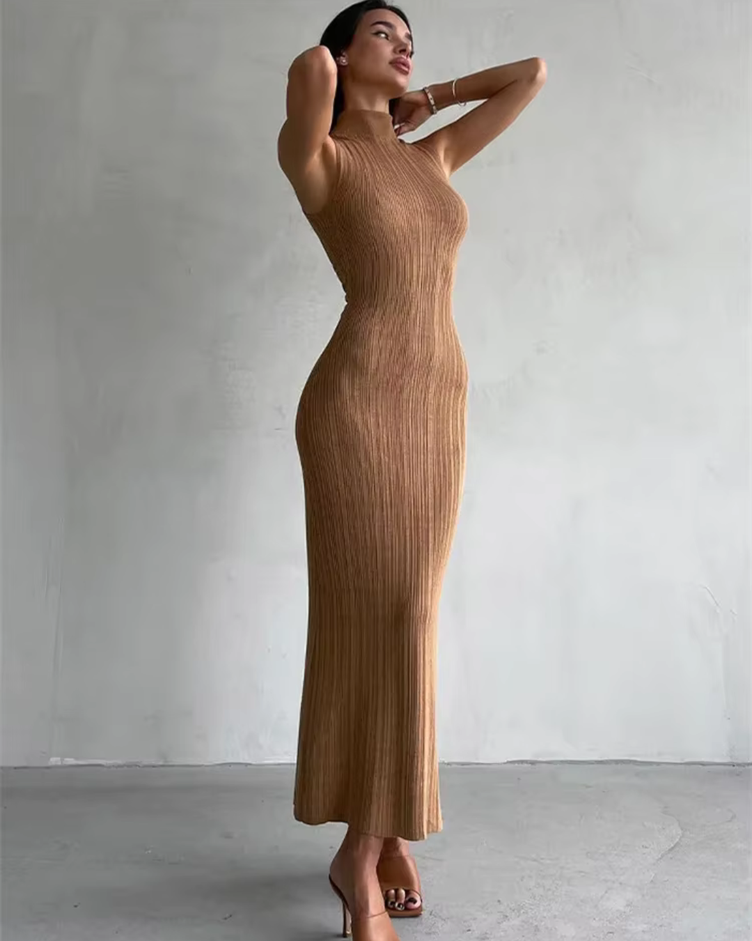 Vestido Elegante de Gola Alta