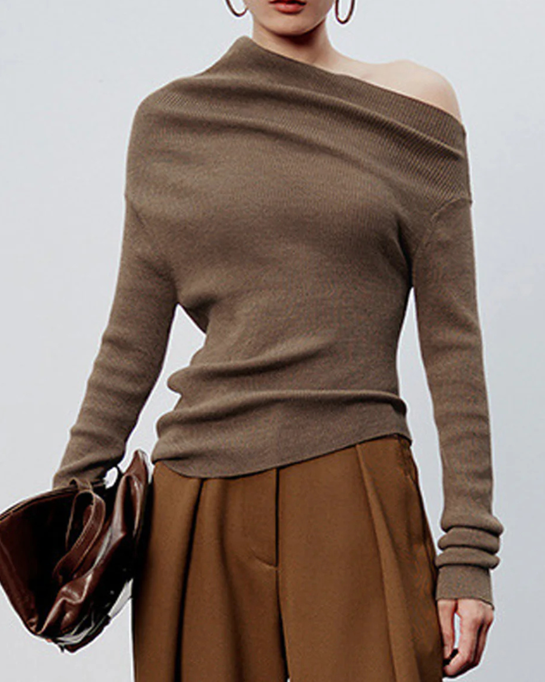 Blusa de Malha de Manga Comprida com Decote Assimétrico