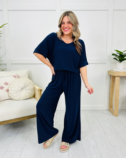 Conjunto Feminino Largo com Calças Largas e um Ajuste Confortável.