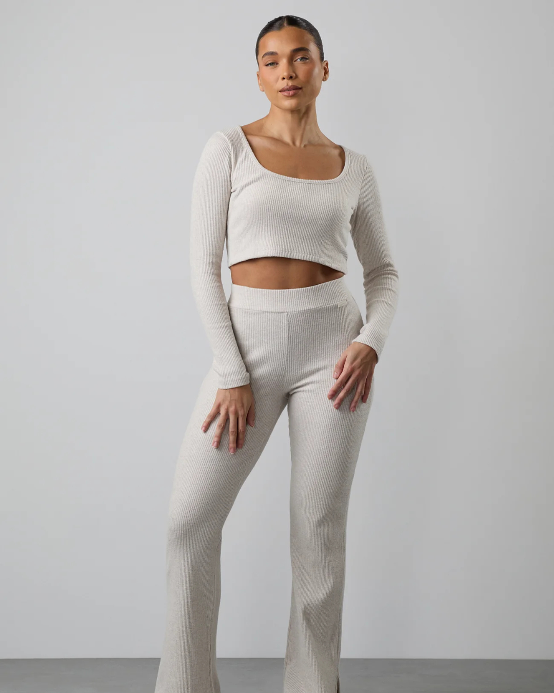 Conjunto de Manga Comprida com Decote Quadrado e Calças com Abertura