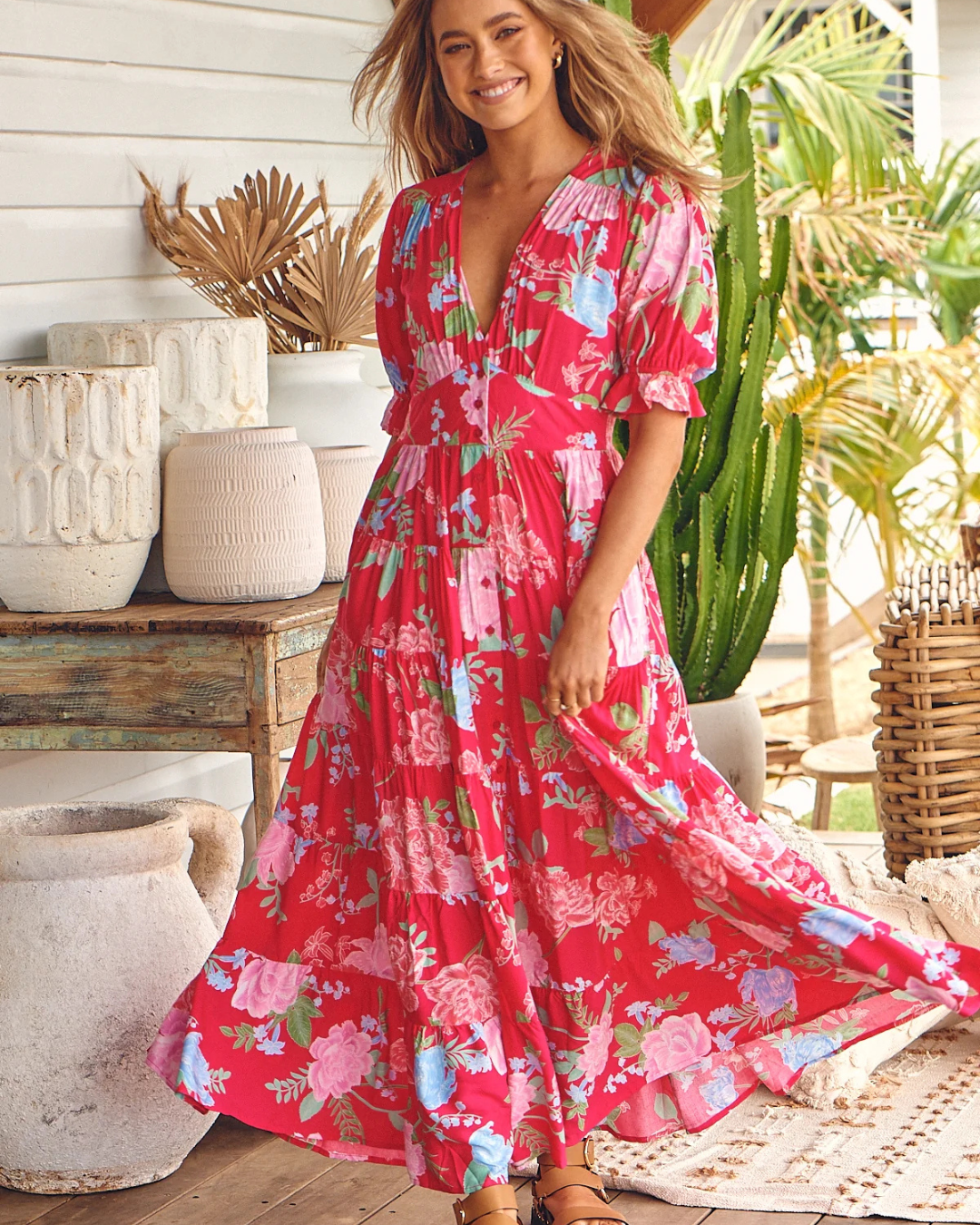 Vestido comprido floral com bolsos e decote em V