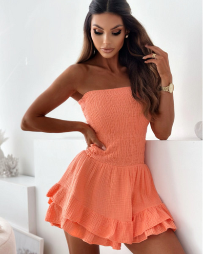 Macacão curto sem alças com folho e textura de folhos