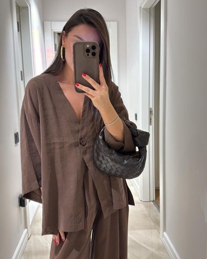 Conjunto Casual de Duas Peças com Gola em V e Calças