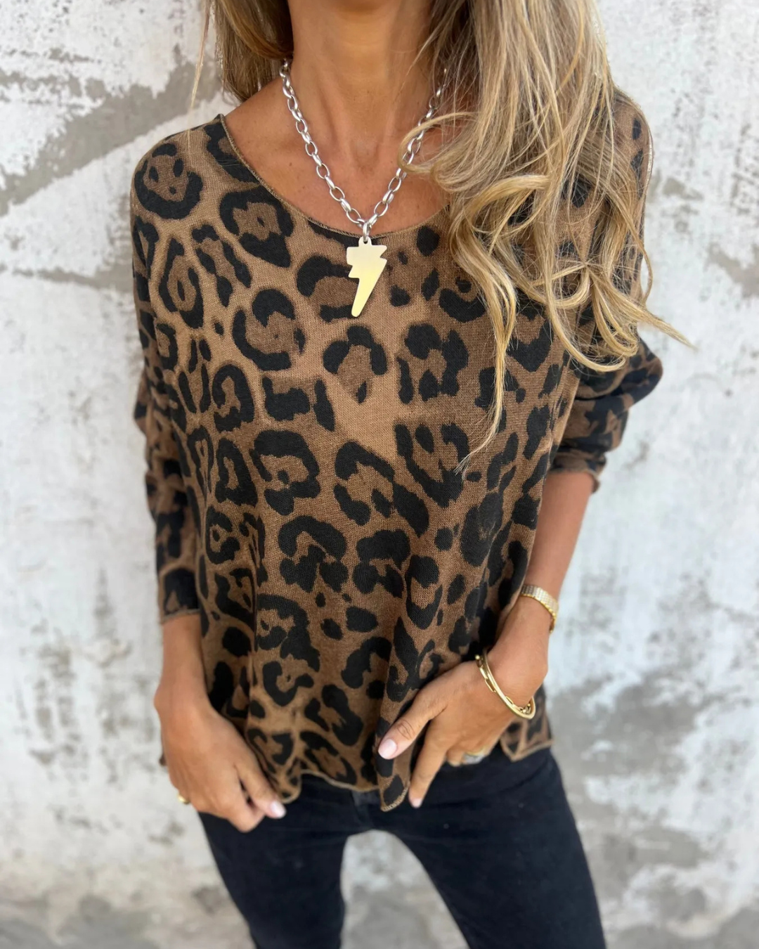 Blusa Elástica para Mulher com Estampado Animal e Decote Redondo