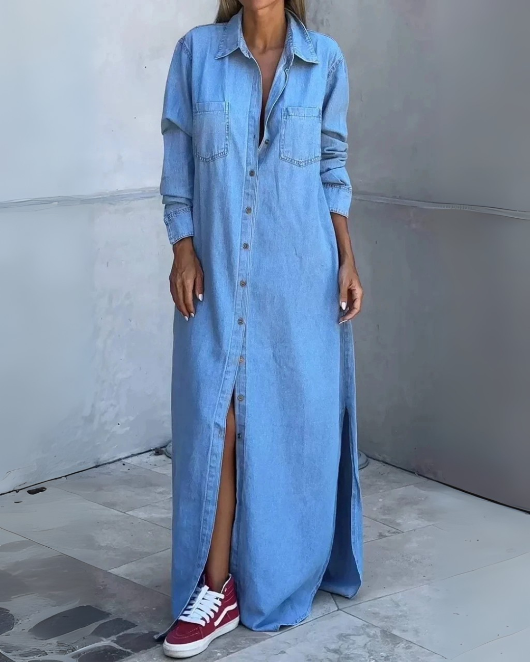 Vestido informal com abertura e botões para mulher