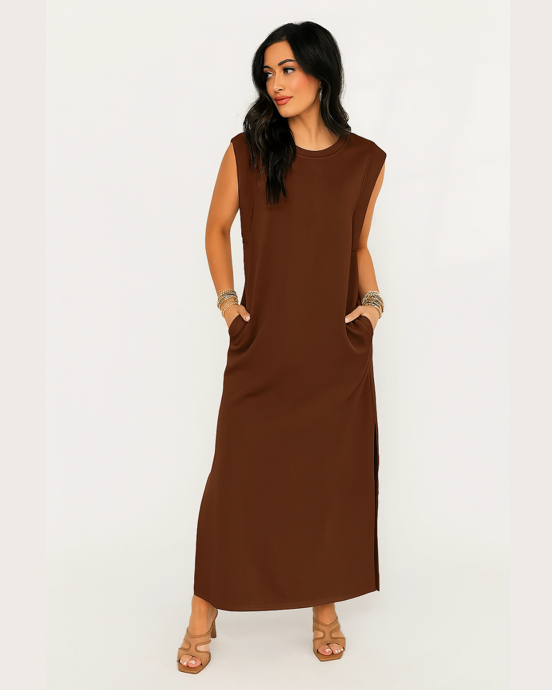 Vestido comprido e solto com bolsos laterais