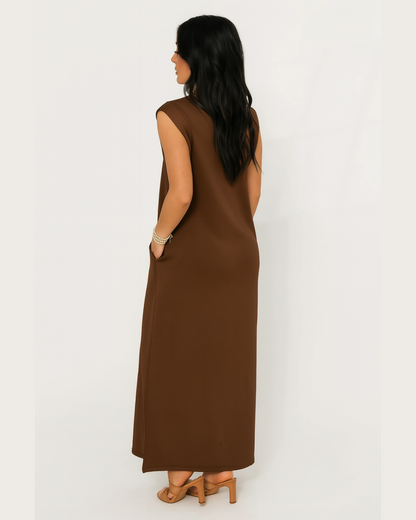 Vestido comprido e solto com bolsos laterais