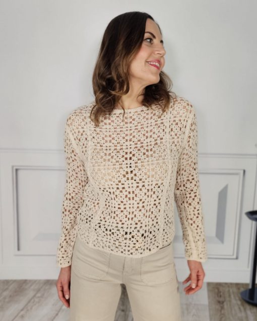 Camisola de Crochet Bege com Mangas Compridas