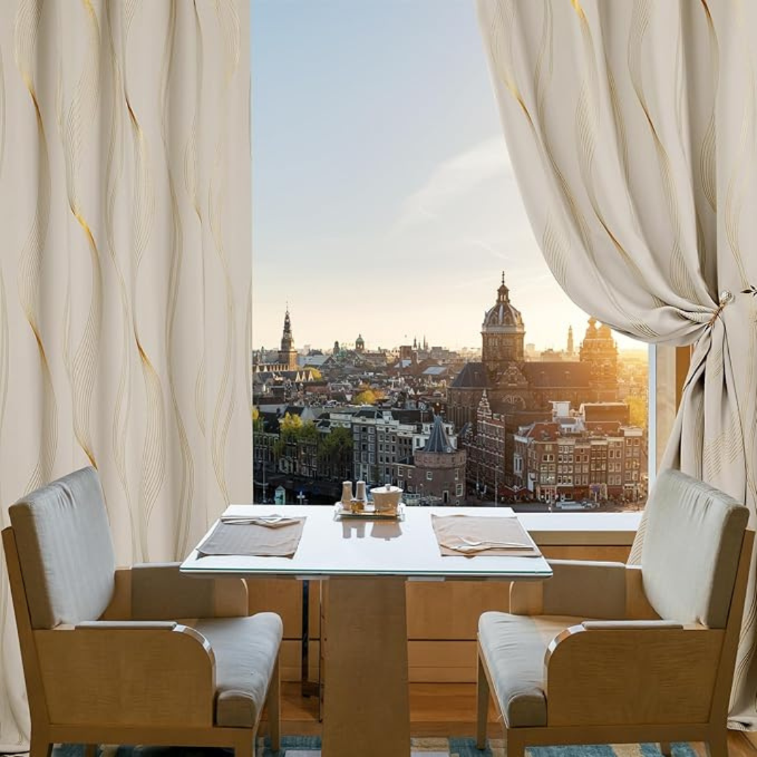 Par de Cortinas Blackout com Padrão Dourado (Dimensões 213 cm de comprimento x 132 cm de largura)