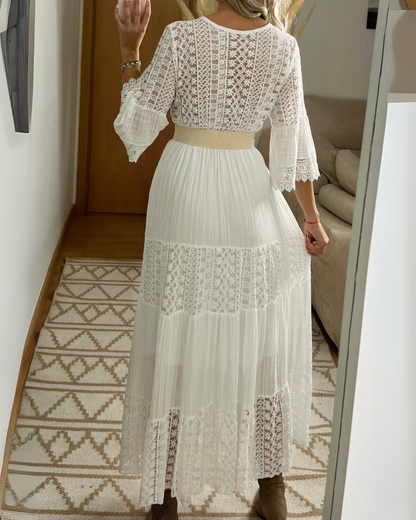 Vestido comprido de renda branco com mangas largas e design romântico