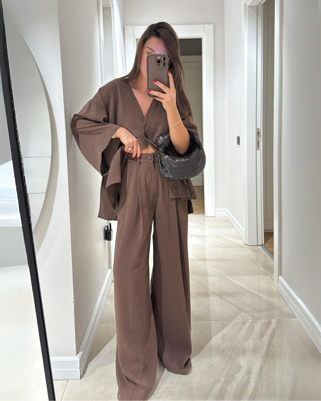 Conjunto Casual de Duas Peças com Gola em V e Calças