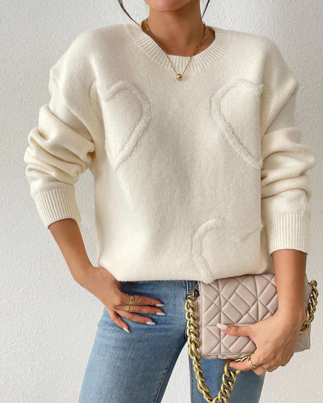 Camisola de Gola Redonda com Ombros Descaídos em Design Clássico de Coração