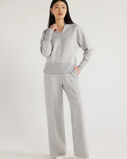 Conjunto de Duas Peças com Gola em V e Calças para Mulher