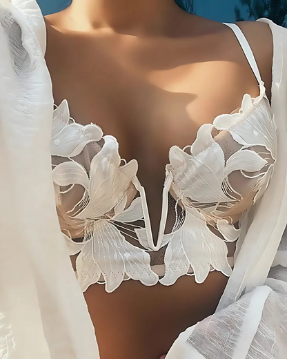 Conjunto de Lingerie em Renda Floral com Sutiã de Copa Estruturada e Tanga a Combinar