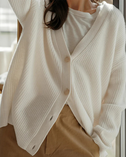 Cardigã de Malha Leve com Fechamento de Botões e Design Casual