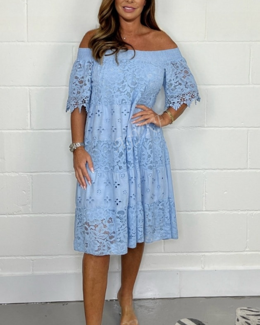 Vestido de Renda sem Alças e com Aberturas para Mulher