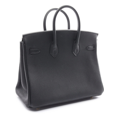 Bolsa em Pele com Acabamento Texturado e Ferragens Metálicas