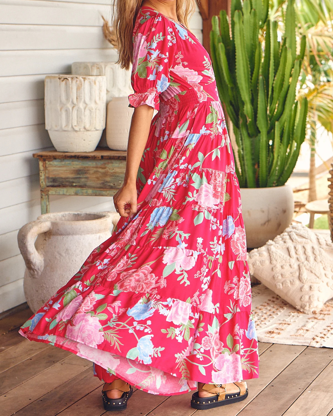 Vestido comprido floral com bolsos e decote em V