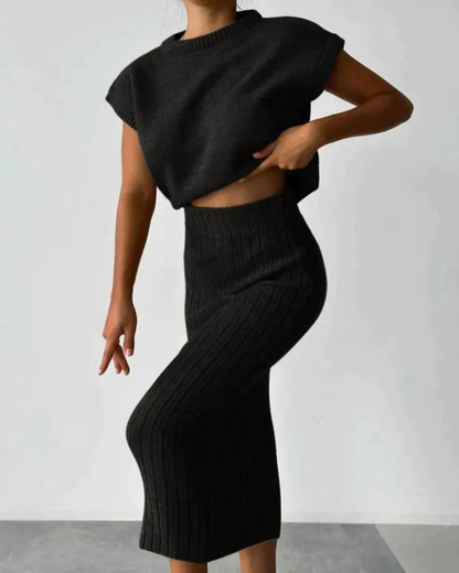 Conjunto de top sem mangas e saia longa justa para mulher