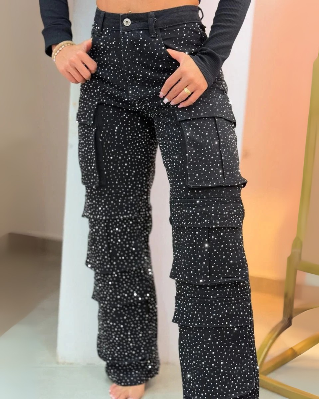 Calças largas com folhos e brilhos para mulher