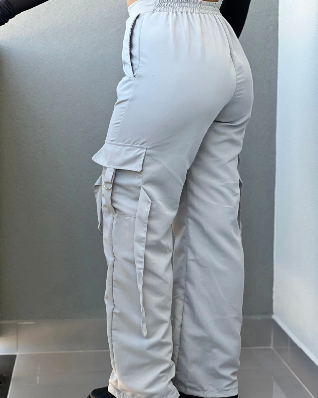 Calças com estilo casual e bolsos laterais