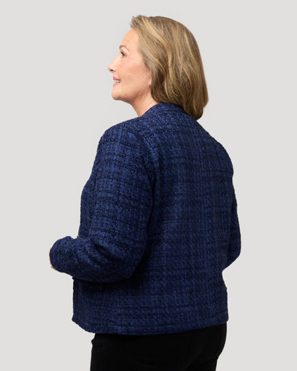 Casaco de gola redonda em tecido bouclé com botões finos