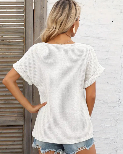 Top de Malha com Decote em V e Botões Decorativos para um Estilo Casual com uma Textura Acolhedora